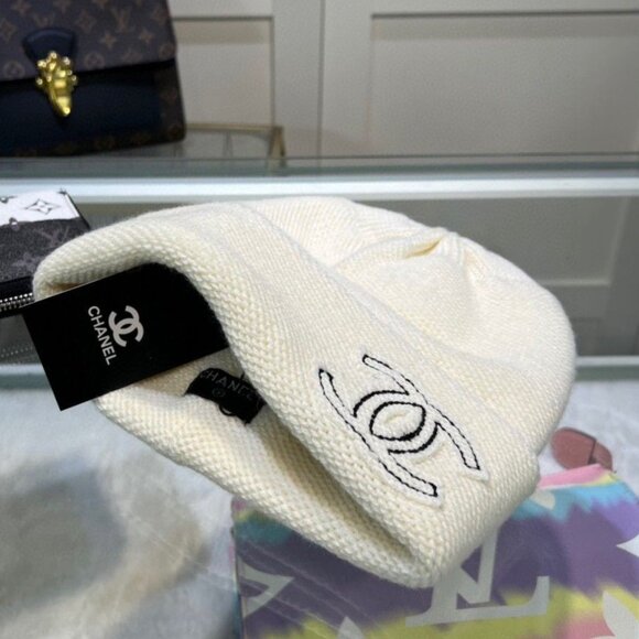 Chanel Cream Knit Beanie - Picture 4 of 4